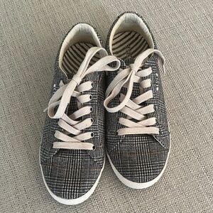 Taos Footwear Black and White Plaid Sneakers